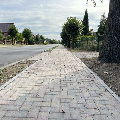 Bild vergr&ouml;&szlig;ern: Gehweg Gro&szlig; Rietz