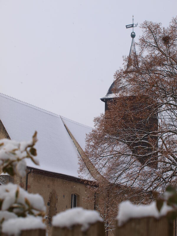 Bild vergrößern: Kirche Glienicke im Winter