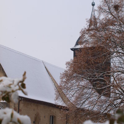 Bild vergrößern: Kirche Glienicke im Winter
