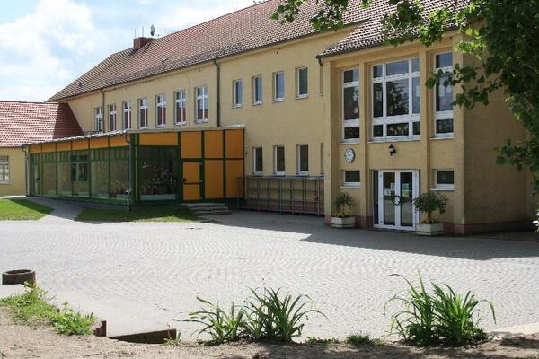 Bild vergr&ouml;&szlig;ern: Schule G&ouml;rzig